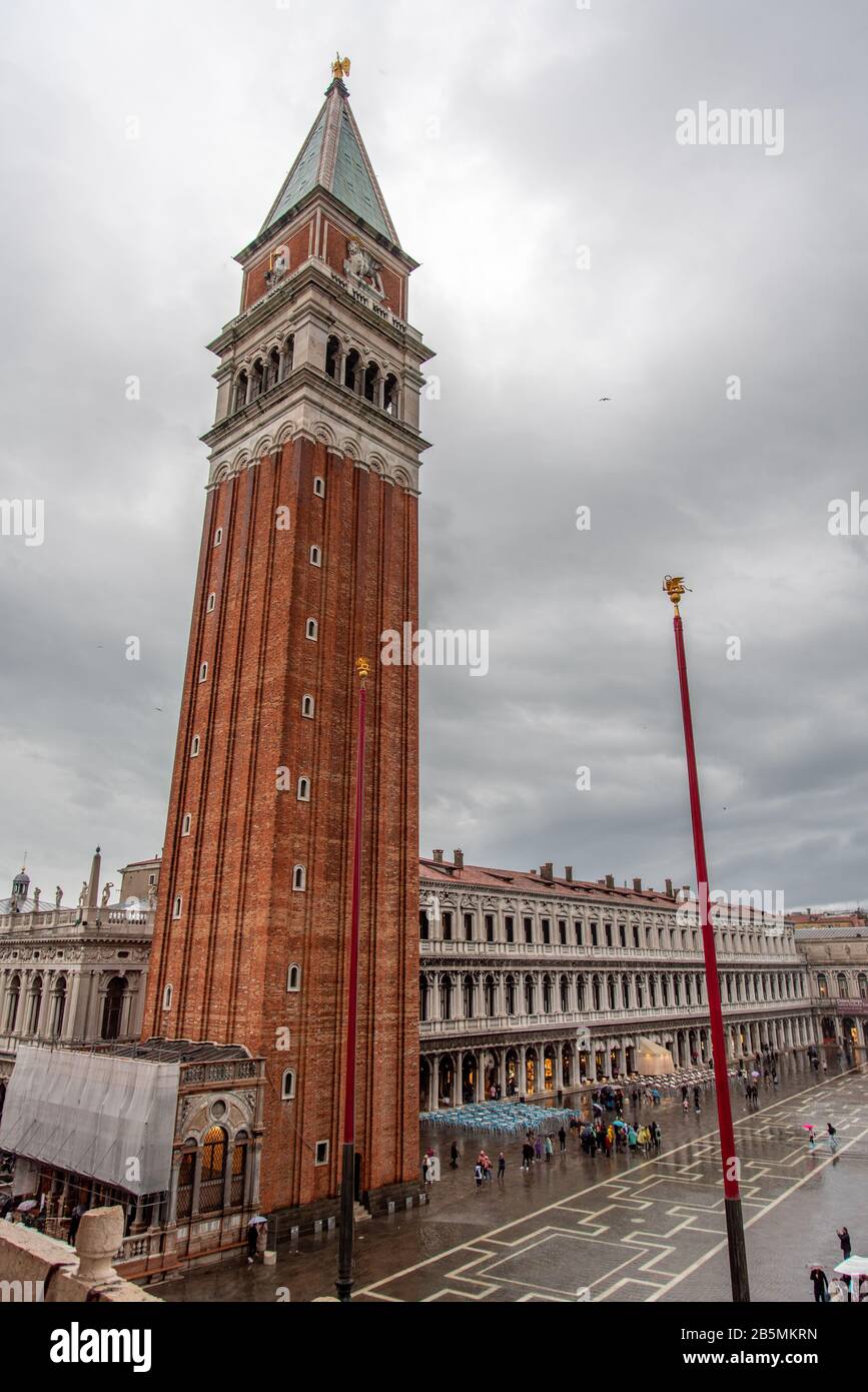 La place Saint-Marc à Venise pendant la météo à la pluie et l'Aqua Alta, Venise/Italie Banque D'Images