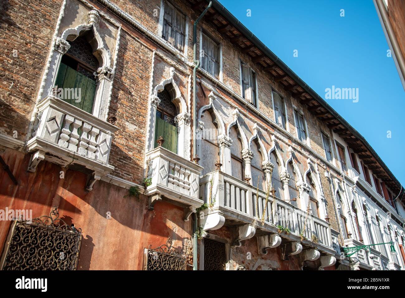 Ancien palais abandonné dans le district de Cannaregio, Venise/Italie Banque D'Images
