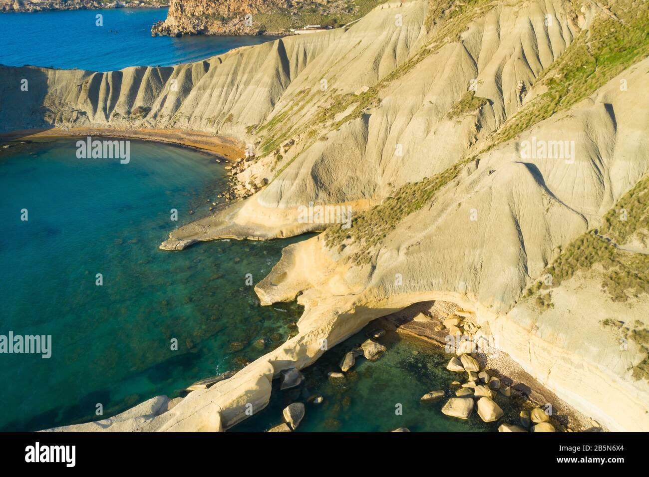 Vue aérienne du paysage naturel de Ghajn Tuffieha Bay.Malte Island Banque D'Images