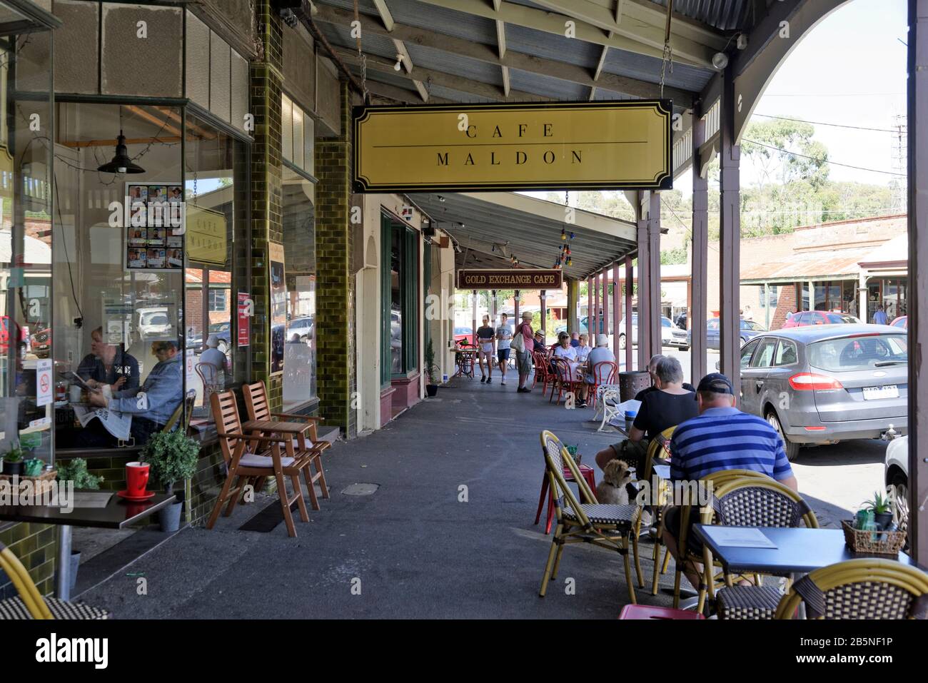 Café Le Long De Main Street Maldon, Victoria, Australie. Maldon est une ville historique de goldrush et en 1966 a été classée par la Australian National Trust A. Banque D'Images