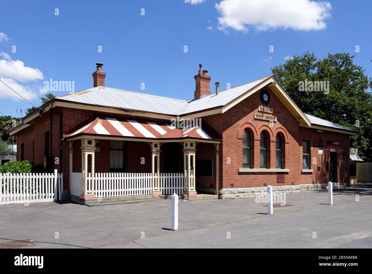 Bureau de poste, construit en 1869, Maldon, Victoria, Australie. Maldon est une ville historique de goldrush et en 1966 a été classée par la Trus nationale australienne Banque D'Images