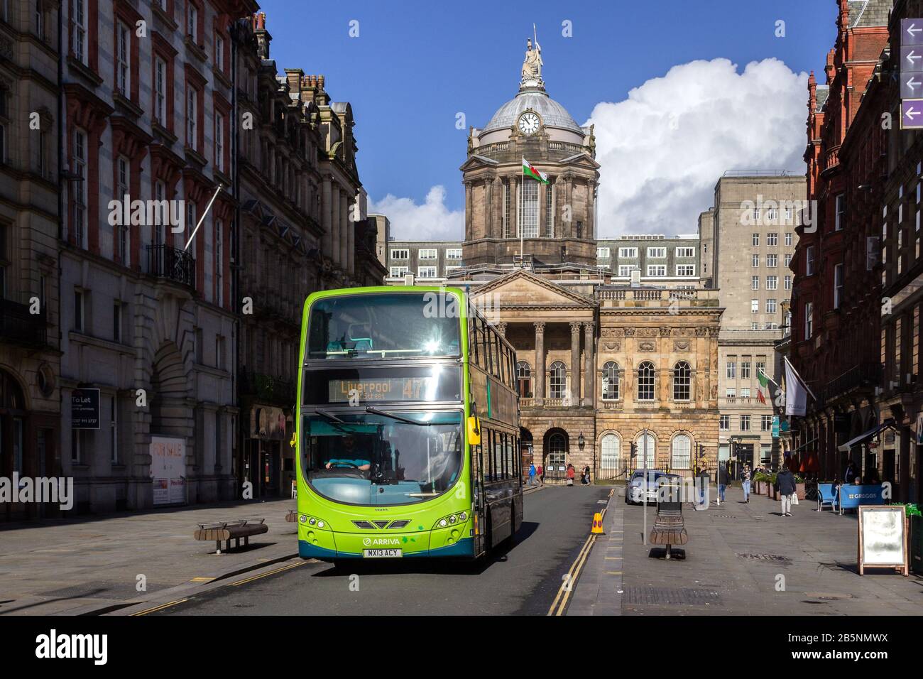472 Bus Passant Par L'Hôtel De Ville De Liverpool Sur Castle Street, Liverpool Banque D'Images