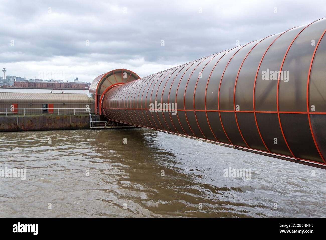 Terminal de ferry de Woodside, tunnel pour pieds de passagers, Birkenhead Banque D'Images