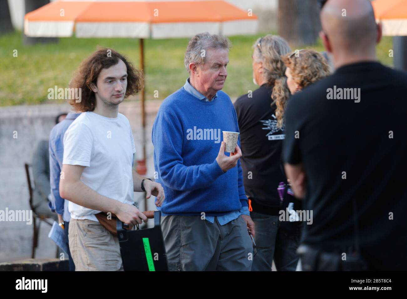 8 mars 2020: 8 mars 2020 (Malaga) le tournage du film opération Mincemat' à Malaga, en photos. L'environnement du Paseo del Parque est devenu ce dimanche le cadre pour la prise de vue de l'opération Mincemat, Le film de John Madden avec Colin Firth et Rachel Weisz sur une véritable histoire de espions qui ont influencé le résultat de la seconde Guerre mondiale et dans laquelle le gouvernement Franco a été impliqué.Sans la présence des protagonistes, L'ensemble a été rempli de suppléments caractérisés en consonance 1943 alors que l'hôtel de ville est resté le siège du même gouvernement francoiste, avec le prec Banque D'Images