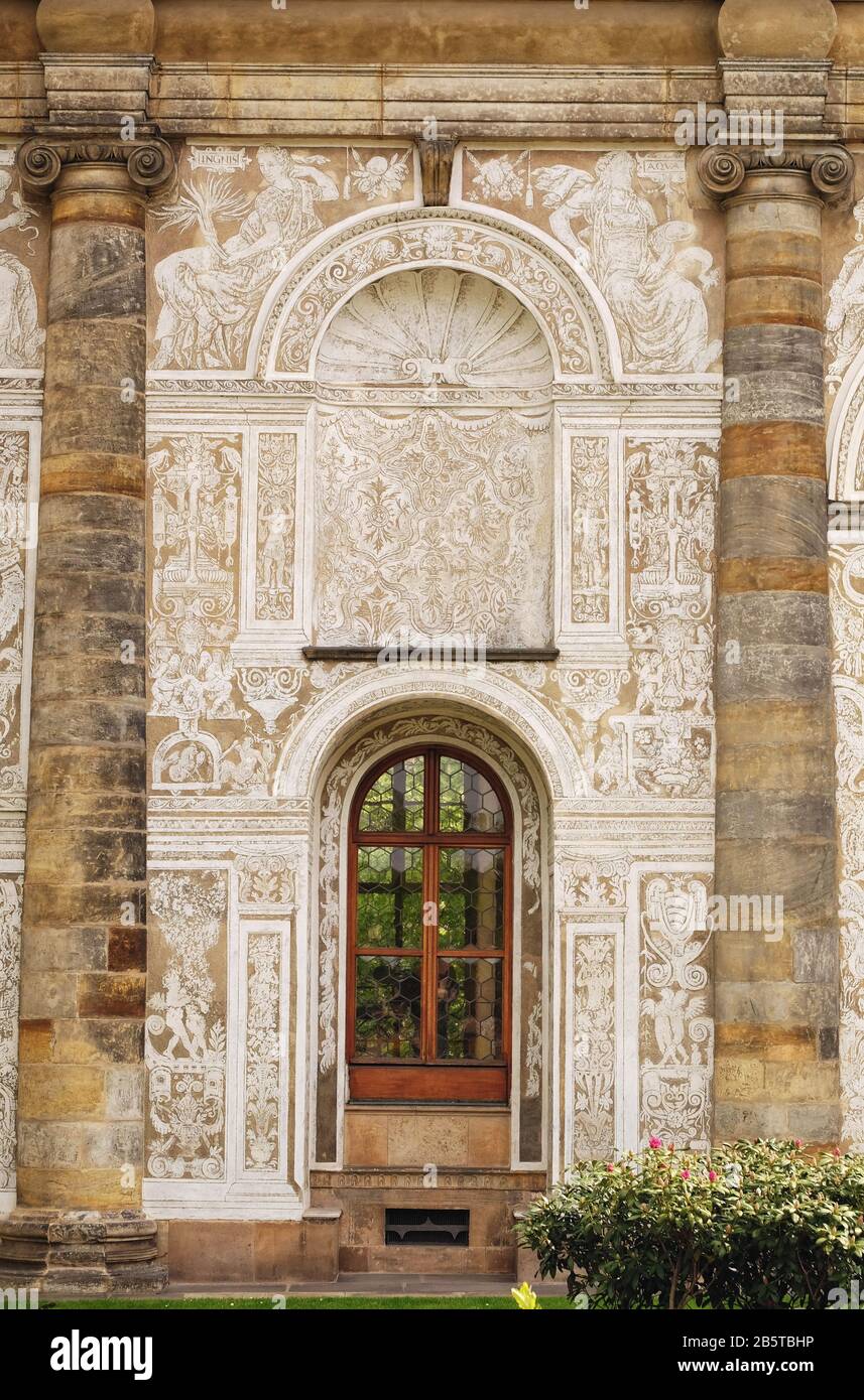 Ball Games Hall (Míčovna) 1567 à 1569 Le jardin Royal, un bâtiment Renaissance distinctif avec des fenêtres voûtées, sgraffito, et des colonnes en pierre, Prague Banque D'Images