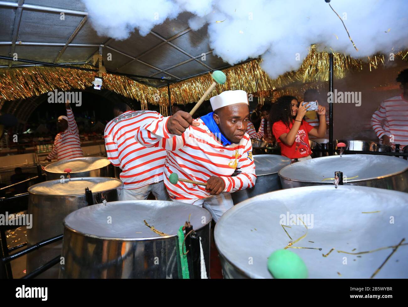 Carnival trinidad steel band Banque de photographies et d'images à haute  résolution - Alamy