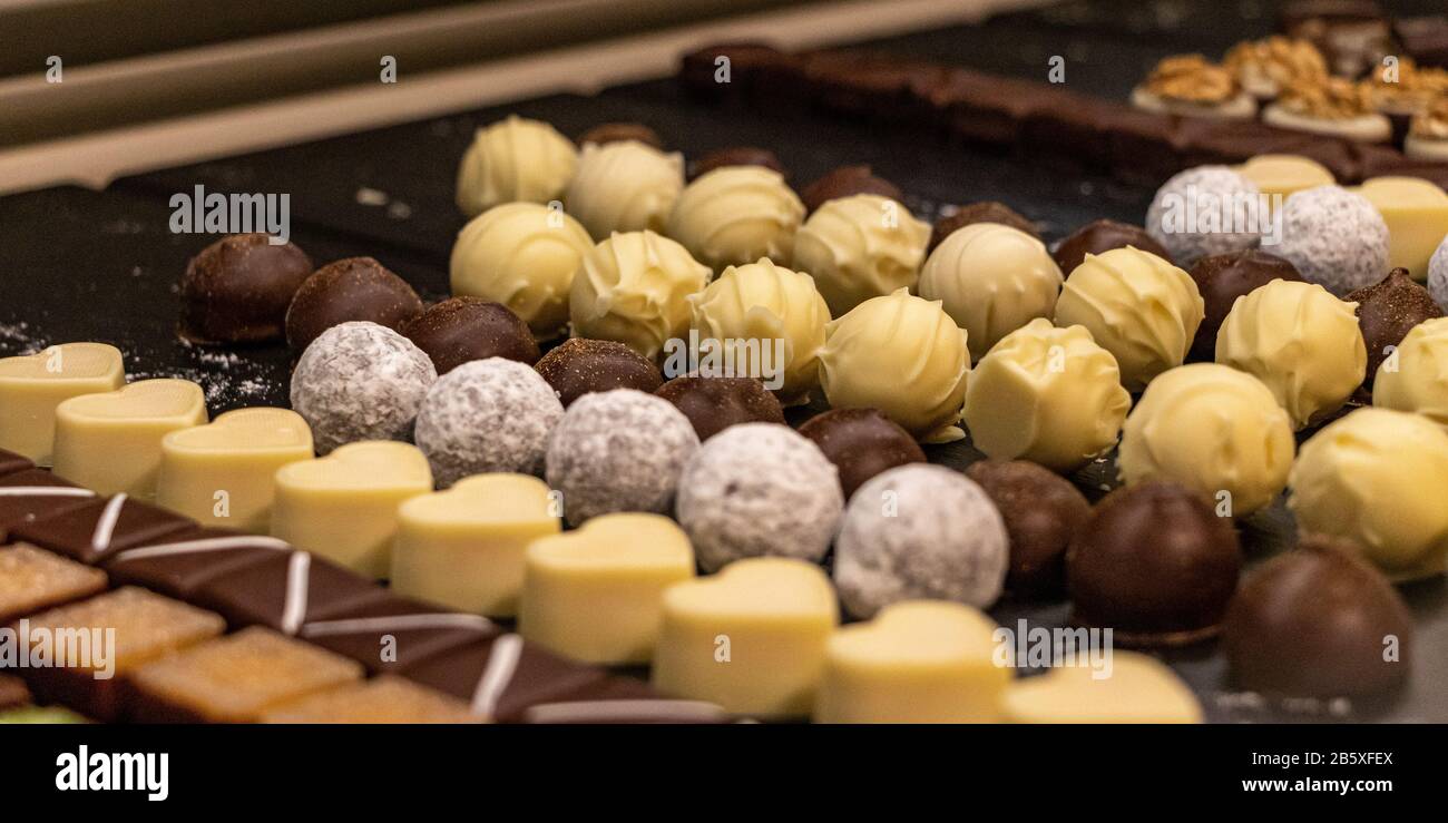 Vitrine de magasins de sucreries au chocolat coloré, palma, majorque Photo  Stock - Alamy