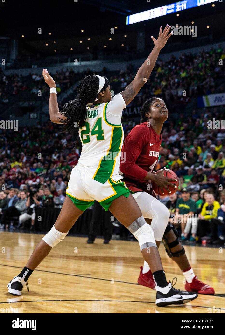 08 mars 2020 Las Vegas, NV, U.S.A. Stanford Cardinal avance Nadia Fingall (4) conduit au hoop pendant le championnat de tournoi de basket-ball NCAA PAC 12 pour Femme entre Oregon Ducks et le Cardinal Stanford 56-89 perdu au Mandalay Bay Event Center Las Vegas, NV. Thurman James/CSM Banque D'Images