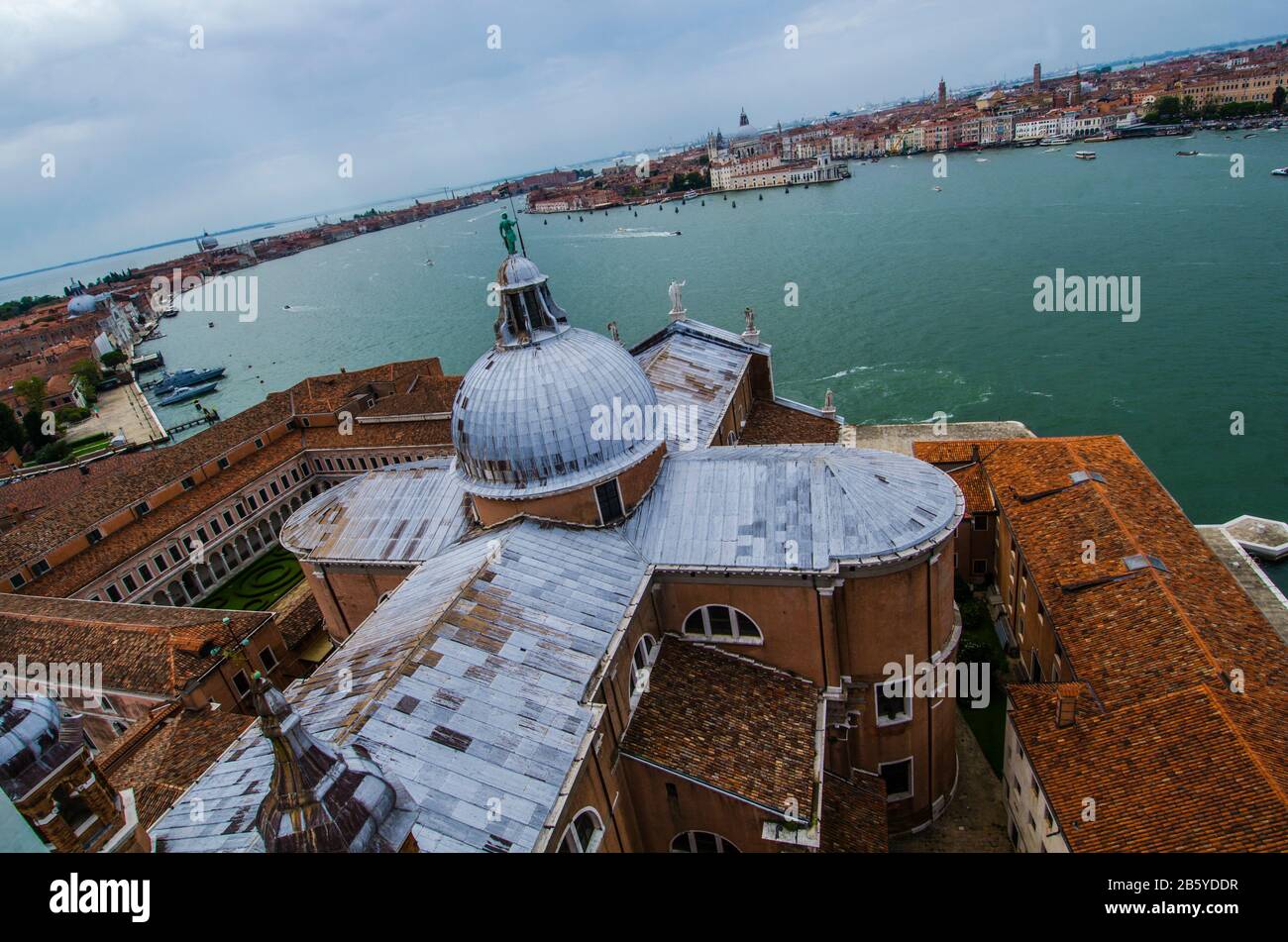 Vue panoramique depuis le clocher de San Giorgio – île San Giorgio Maggiore Venise, Vénétie, Italie Banque D'Images