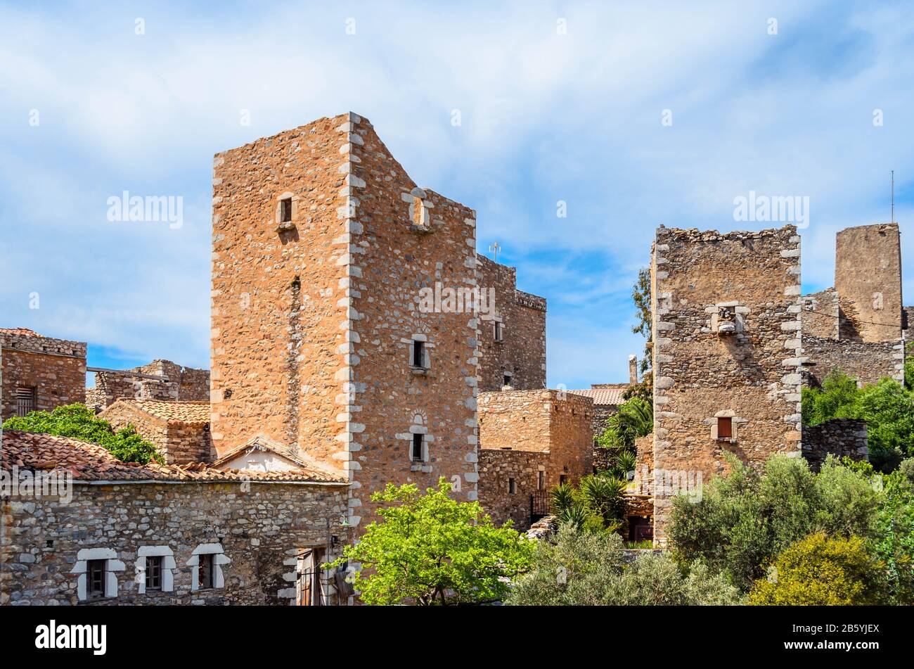 Vathia le village abandonné de la péninsule de Mani, connu pour ses tours-maisons construites sur une colline dominant la campagne environnante. Péloponnèse, Grèce Banque D'Images