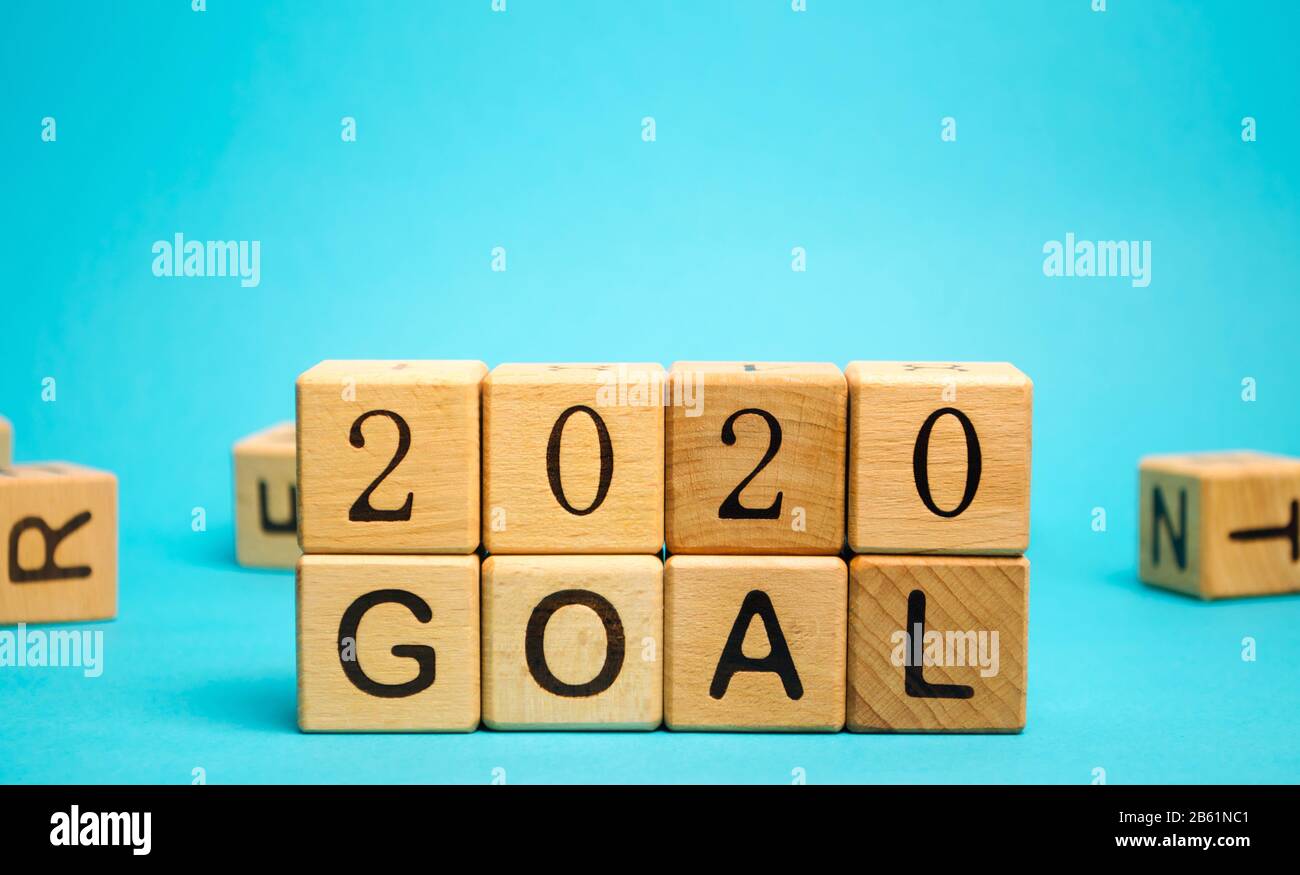Blocs en bois avec l'inscription 2020 but. Le concept d'atteindre les objectifs commerciaux. Exécution d'un plan d'affaires. Utilité. Planification. Strateg Banque D'Images