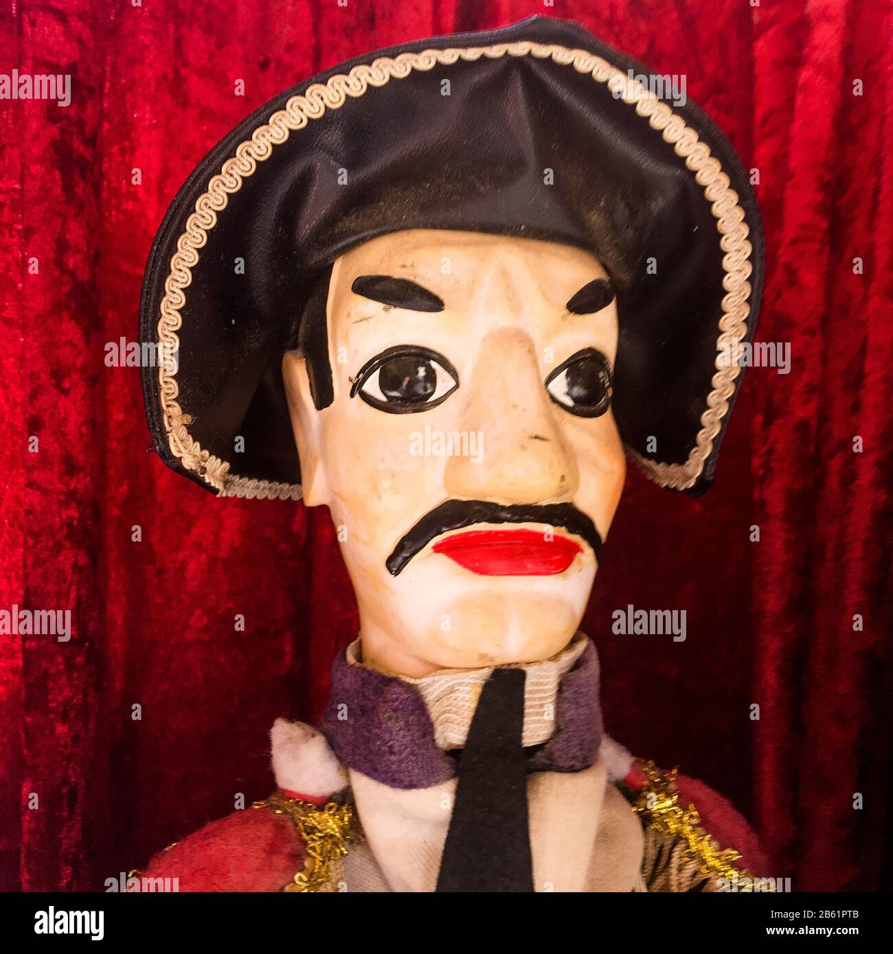 Marionnette Ancienne Guignol - Gendarme En Composition - Théâtre, France