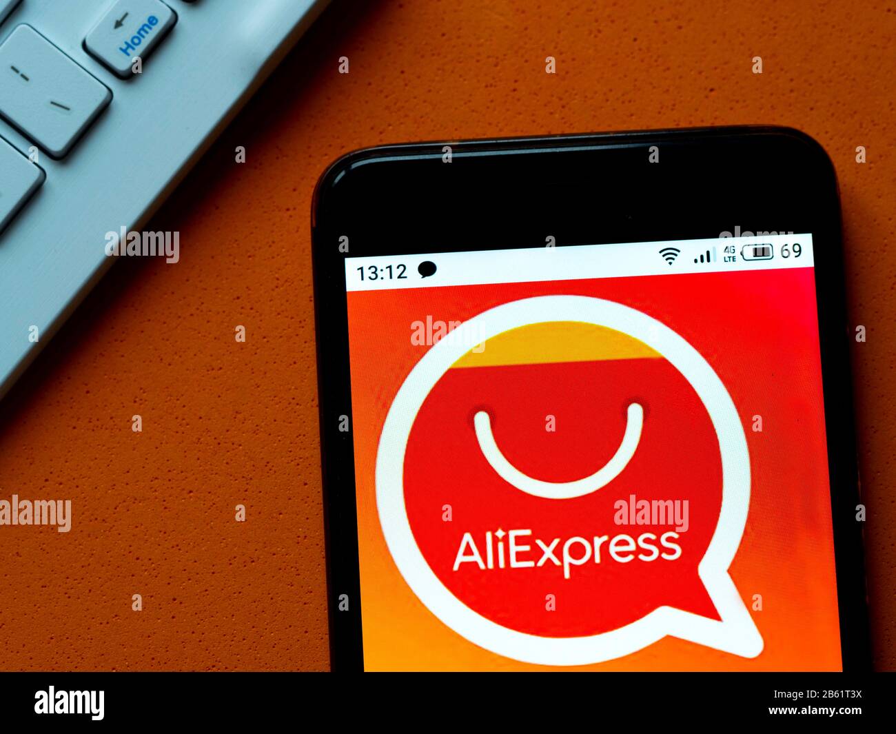 Ukraine. 9 mars 2020. Dans cette illustration photo, un logo AliExpress s'affiche sur un smartphone. Crédit: Igor Golovniov/Sopa Images/Zuma Wire/Alay Live News Banque D'Images