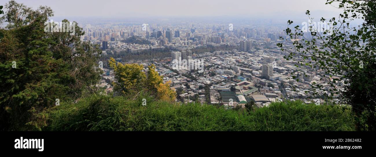 Point de vue sur Santiago City de Cerro San Cristóbal, Chili. Banque D'Images