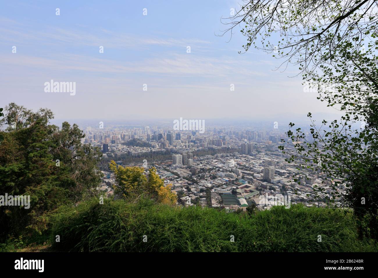 Point de vue sur Santiago City de Cerro San Cristóbal, Chili. Banque D'Images