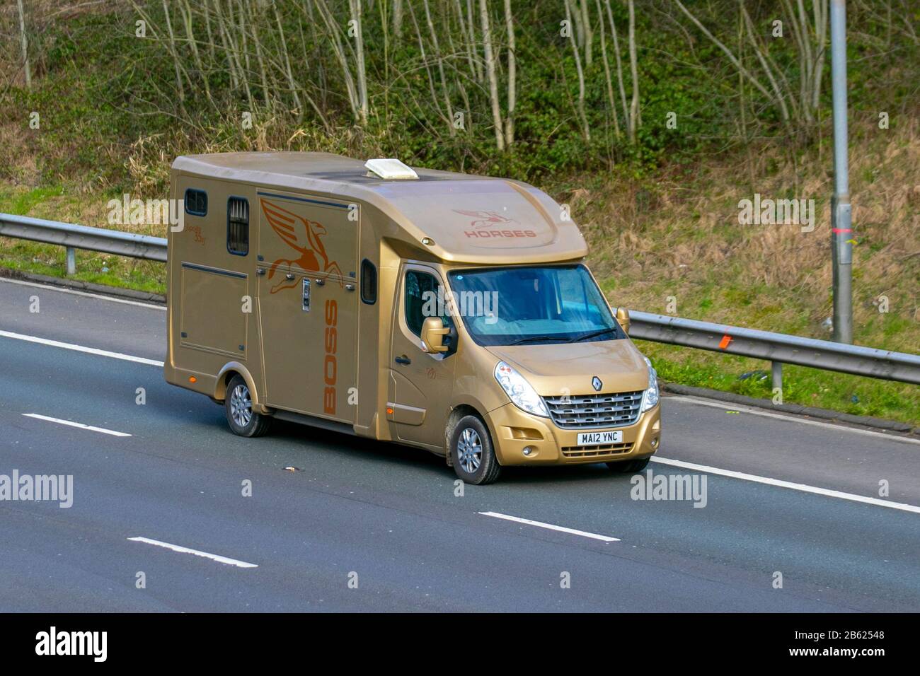 Boîte à cheval Renault Master Lm35 DCI 125 2012 ; circulation automobile, transport, véhicules modernes, berline, véhicule sur les routes britanniques, moteurs, automobile sur l'autoroute Banque D'Images