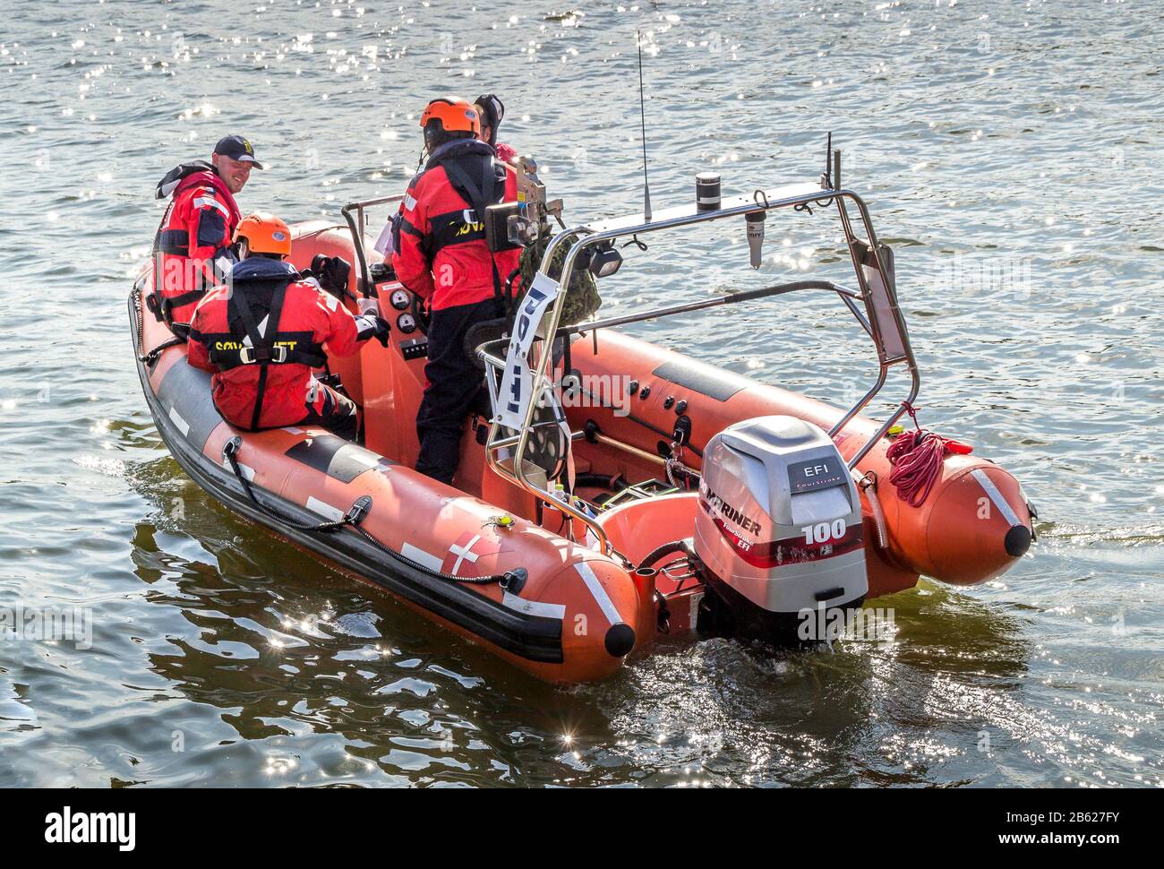 Esbjerg, Danemark - 02 août 2014: La police danoise en bateau en caoutchouc est prête à sortir et à arrêter les illégalités et à s'assurer que tout le monde peut se sentir en sécurité. Grand S Banque D'Images