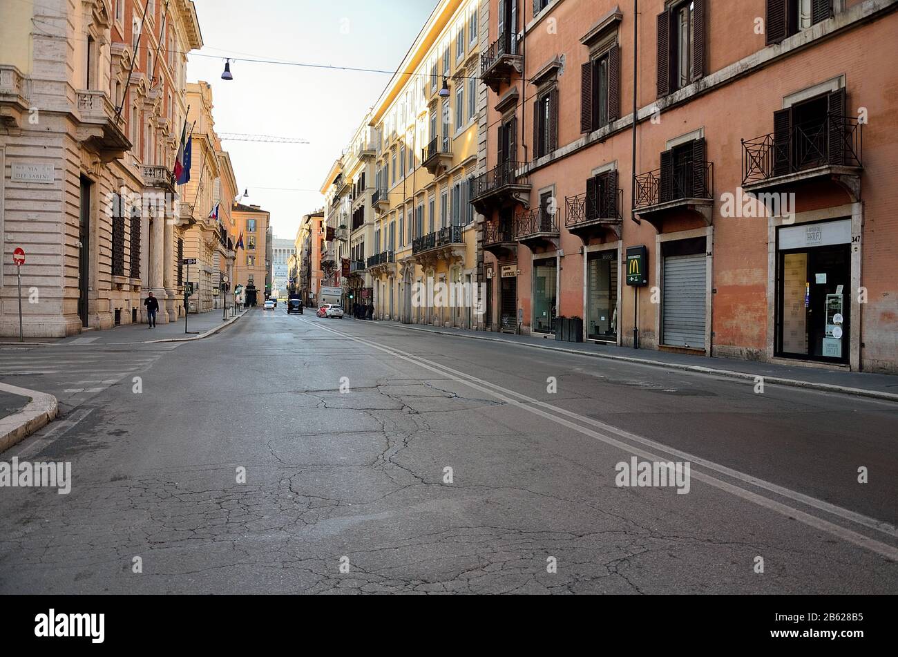 Les rues et places de Rome (presque vides) en début de matinée Banque D'Images