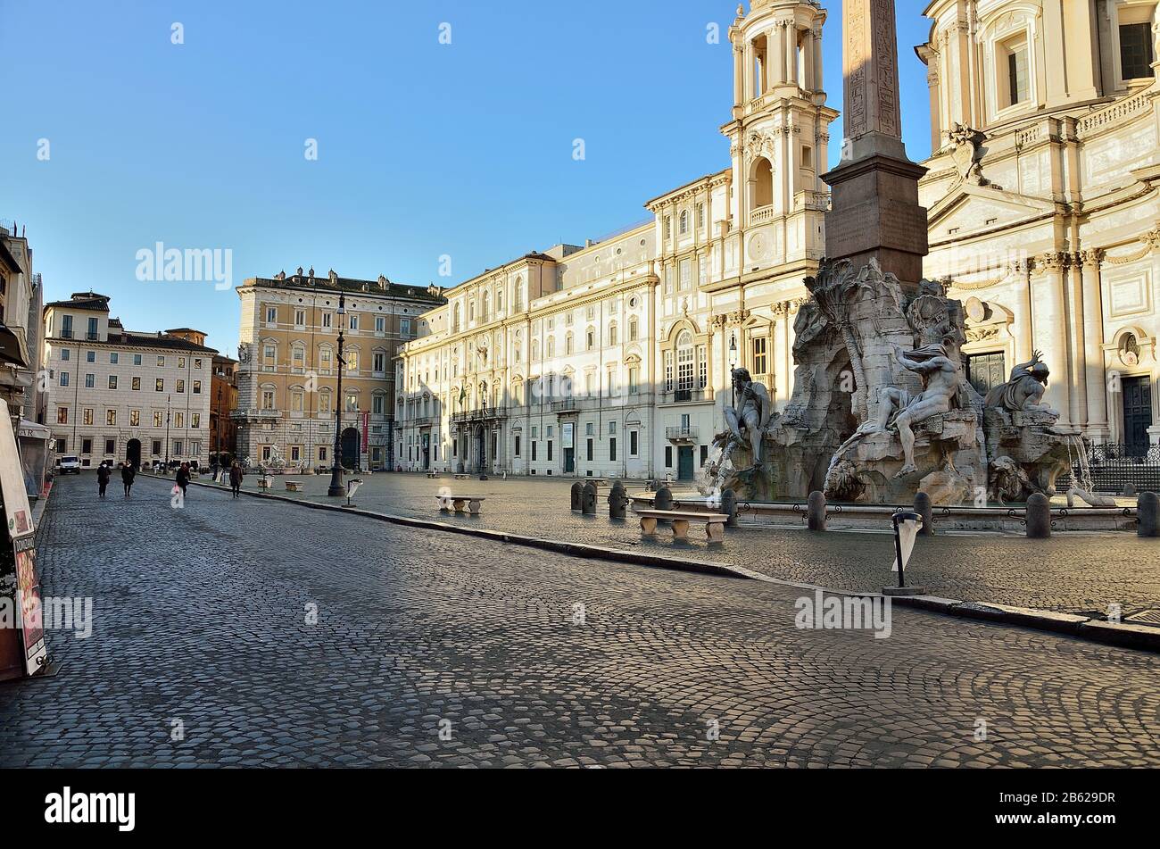 Les rues et places de Rome (presque vides) en début de matinée Banque D'Images