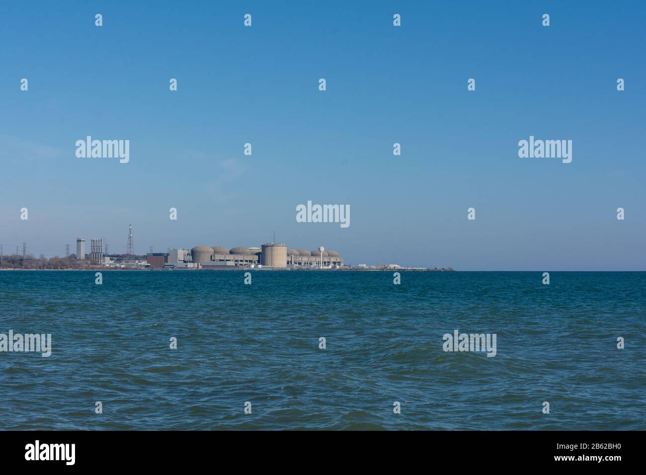 Centrale nucléaire de Pickering sur les rives du lac Ontario, juste à l'est de Toronto Banque D'Images