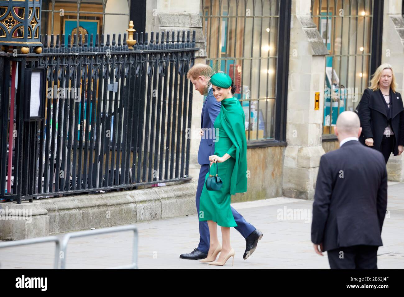 Londres, Royaume-Uni - 9 mars 2020: Meghan Markle, Duchesse de Sussex, sourit à la foule arrivant au service de jour du Commonwealth à l'abbaye de Westminster le dernier jour de ses fonctions royales publiques. Banque D'Images