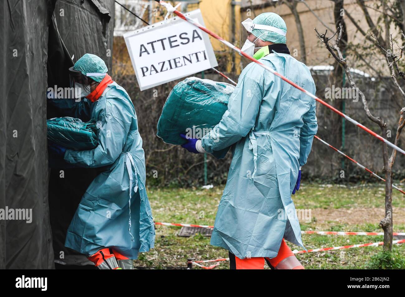 Italie, région de Lombardie, Brescia, 9 mars 2020 : épidémie du virus Covid-19. Urgence Du Coronavirus. Dans la photo ceckpoint et le point de triage à Civile H Banque D'Images