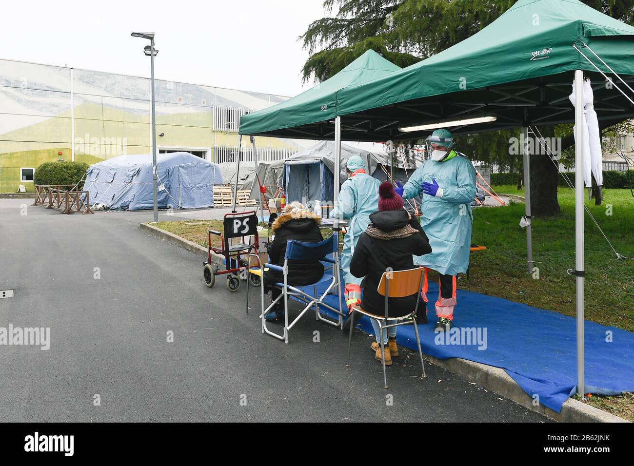 Italie, région de Lombardie, Brescia, 9 mars 2020 : épidémie du virus Covid-19. Urgence Du Coronavirus. Dans la photo ceckpoint et le point de triage à Civile H Banque D'Images