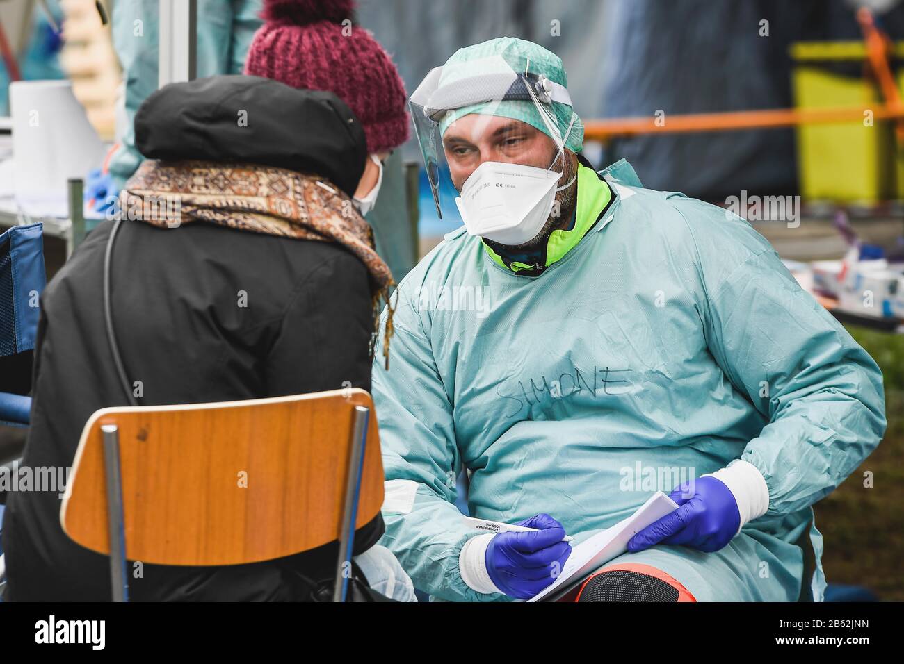Italie, région de Lombardie, Brescia, 9 mars 2020 : épidémie du virus Covid-19. Urgence Du Coronavirus. Dans la photo ceckpoint et le point de triage à Civile H Banque D'Images
