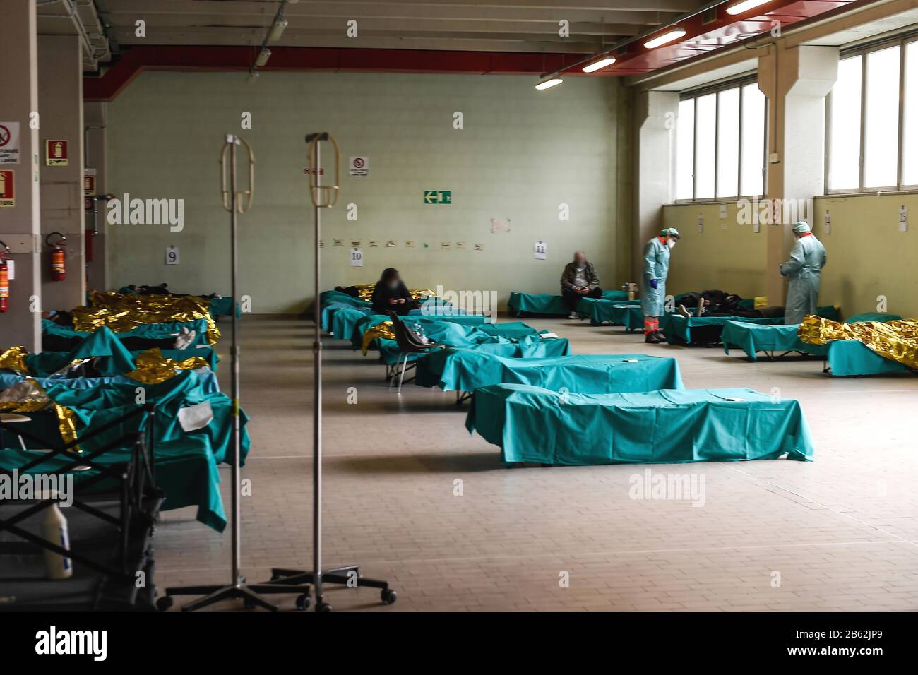 Italie, région de Lombardie, Brescia, 9 mars 2020 : épidémie du virus Covid-19. Urgence Du Coronavirus. Dans la photo ceckpoint et le point de triage à Civile H Banque D'Images