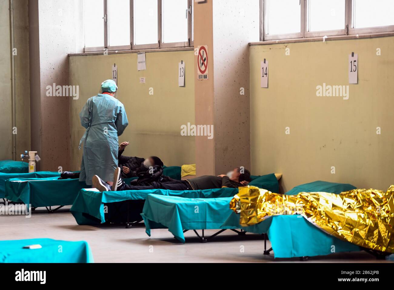 Italie, région de Lombardie, Brescia, 9 mars 2020 : épidémie du virus Covid-19. Urgence Du Coronavirus. Dans la photo ceckpoint et le point de triage à Civile H Banque D'Images