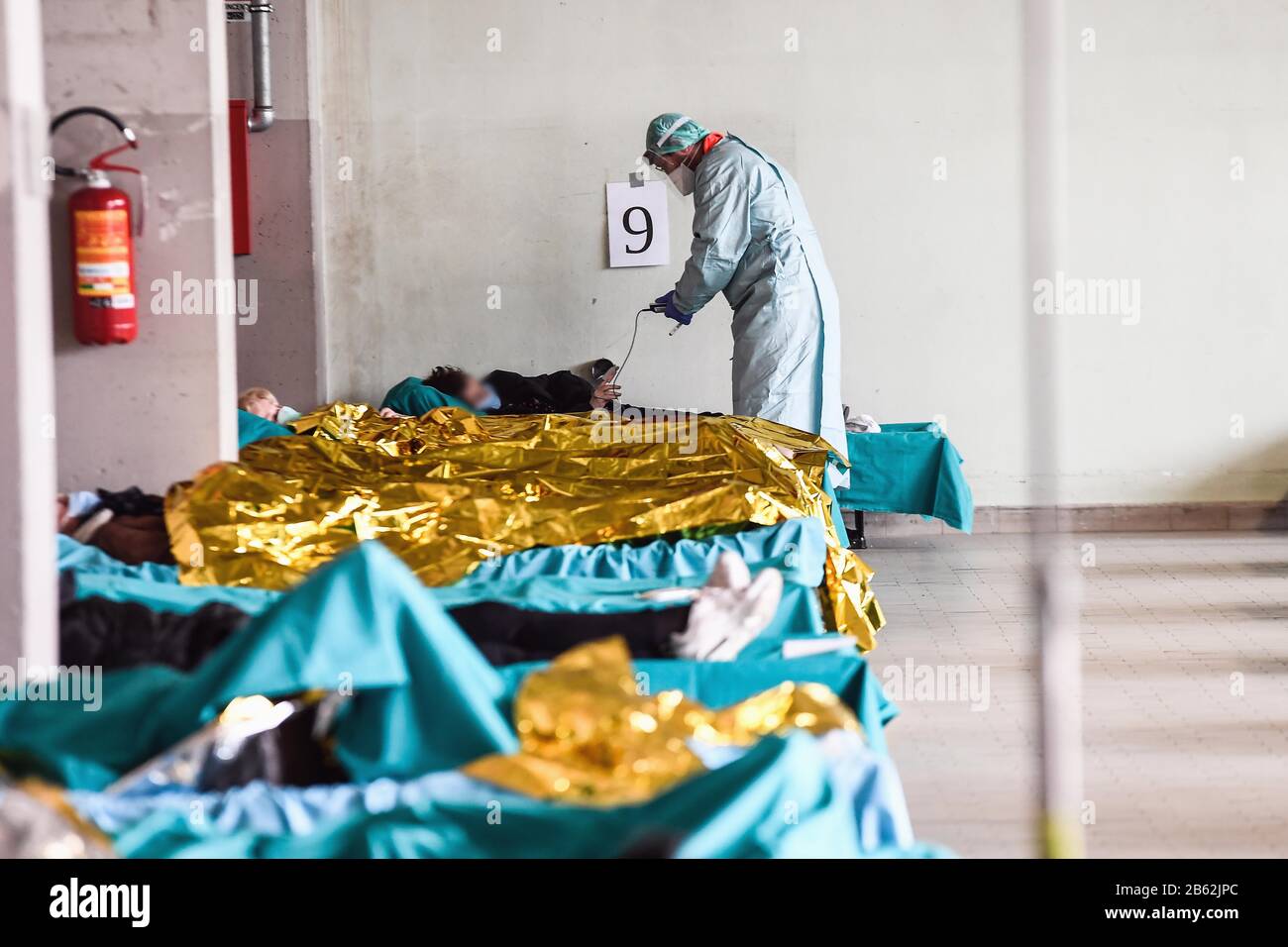 Italie, région de Lombardie, Brescia, 9 mars 2020 : épidémie du virus Covid-19. Urgence Du Coronavirus. Dans la photo ceckpoint et le point de triage à Civile H Banque D'Images