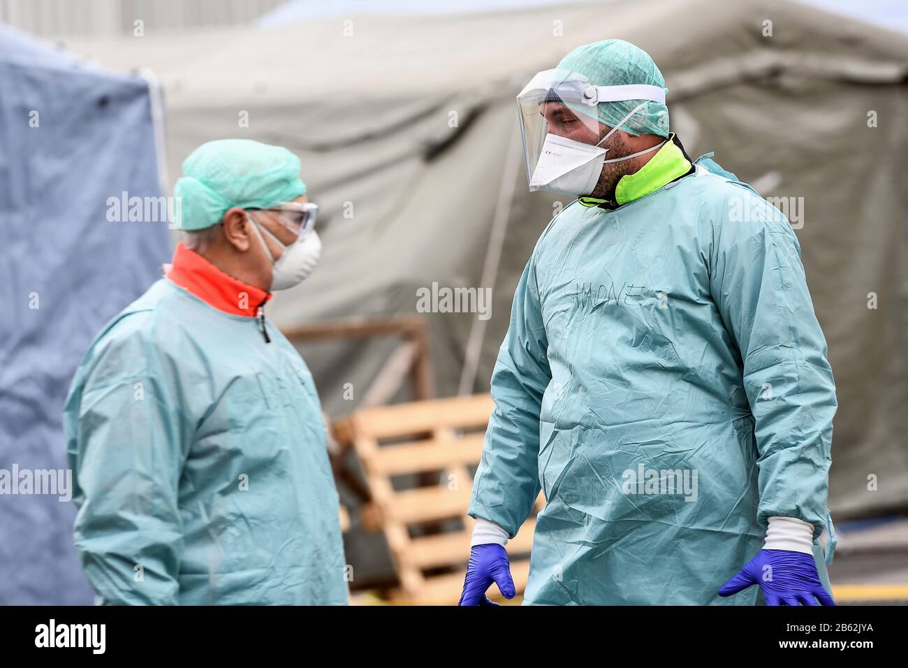 Italie, région de Lombardie, Brescia, 9 mars 2020 : épidémie du virus Covid-19. Urgence Du Coronavirus. Dans la photo ceckpoint et le point de triage à Civile H Banque D'Images