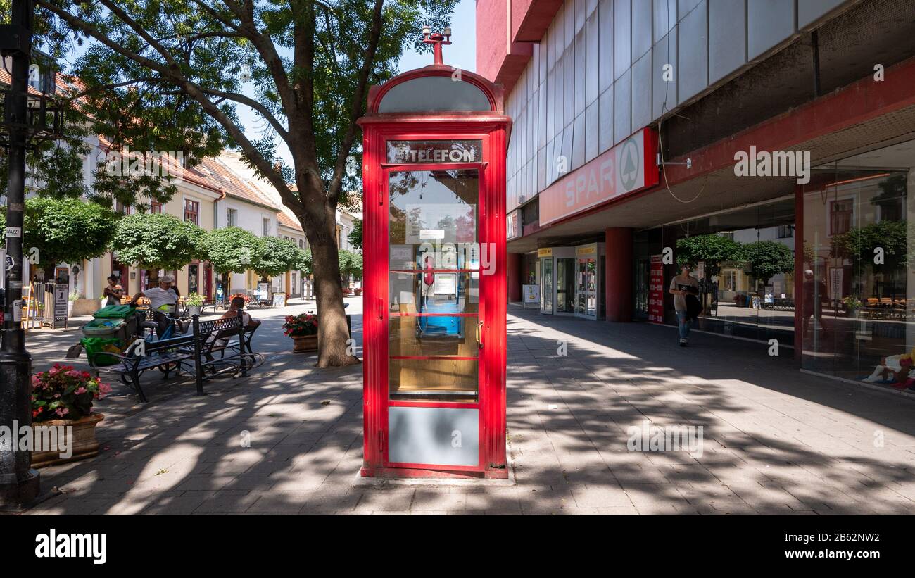 Gyor Hongrie 06 30 2019 un ancien stand de téléphone public à gyor Banque D'Images