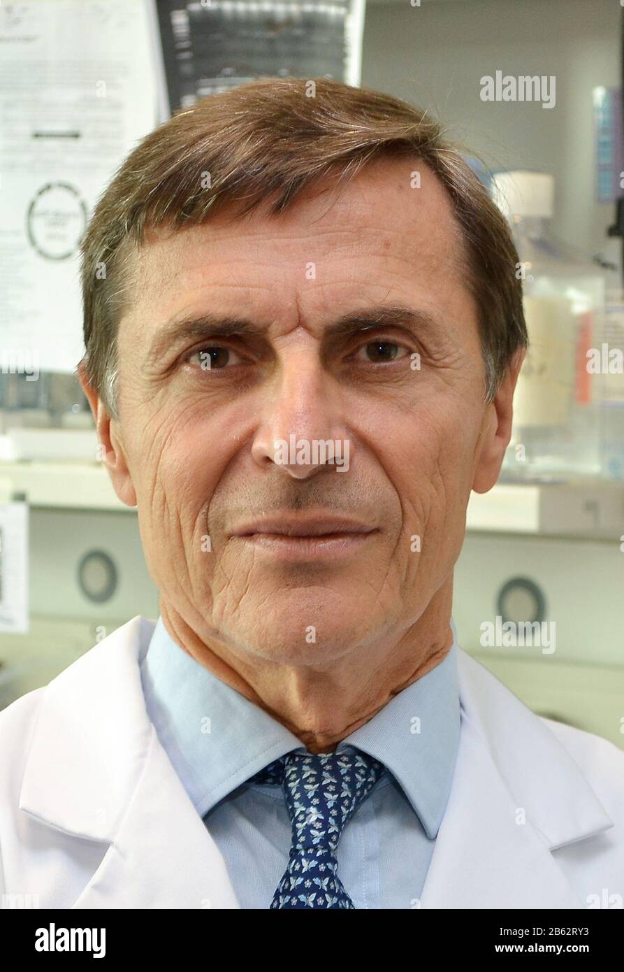 Milan, Italie. 9 mars 2020. Milan, Italie Institut clinique de Milan HUMANITAS Professeur Alberto Mantovani Directeur scientifique du centre de recherche et d'immunologie pris dans des situations quotidiennes dans son département. Il est président de la Humanitas Research Foundation, qui soutient la recherche clinique et fondamentale dans le domaine immunologique et ses applications pour le traitement des maladies inflammatoires chroniques et auto-immunes, oncologiques, gastroentérologiques, cardiovasculaires et neurologiques. Sur La Photo: Professeur Alberto Mantovani Crédit: Agence Indépendante De Photo/Alay Live News Banque D'Images