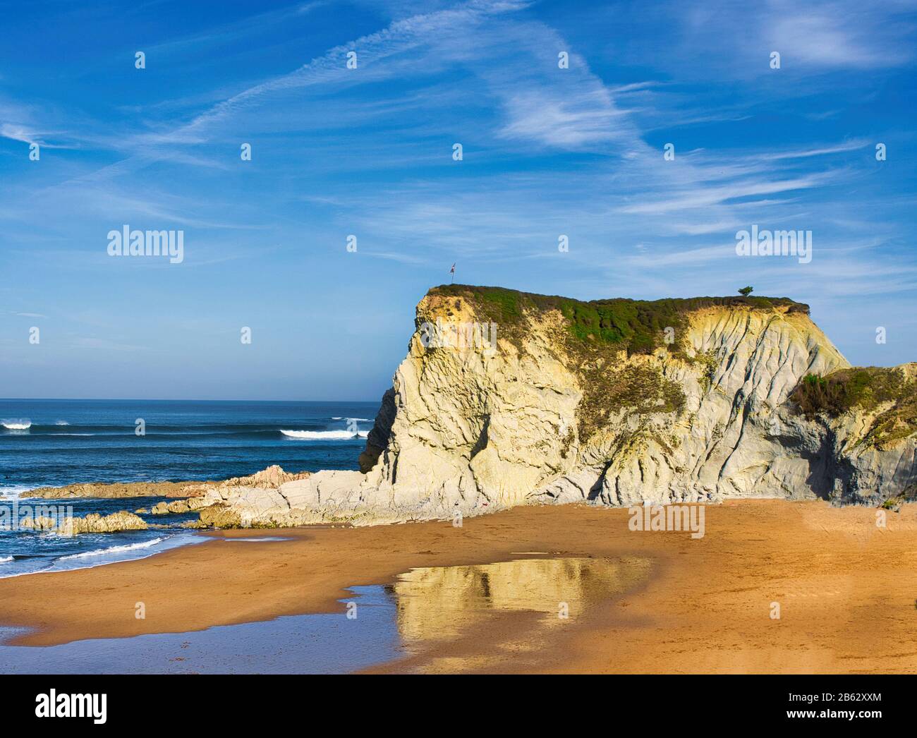 Vue sur la plage d'Atxabiribil le matin d'hiver Banque D'Images