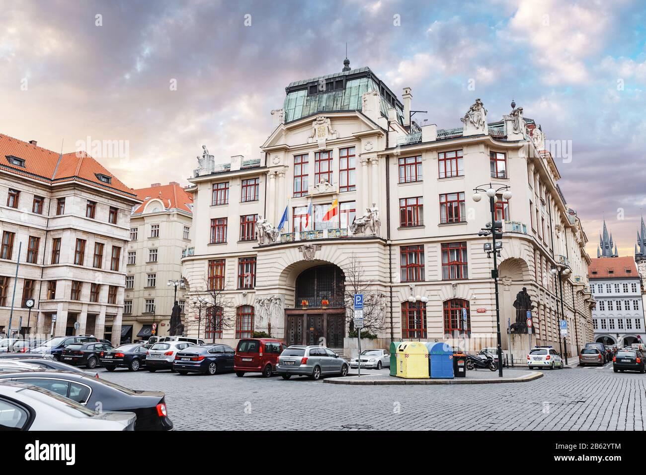 Prague, RÉPUBLIQUE TCHÈQUE - 18 MARS 2017 : la construction de l'Hôtel de ville avec la réunion du conseil municipal de Prague a été construite en 1911 Banque D'Images