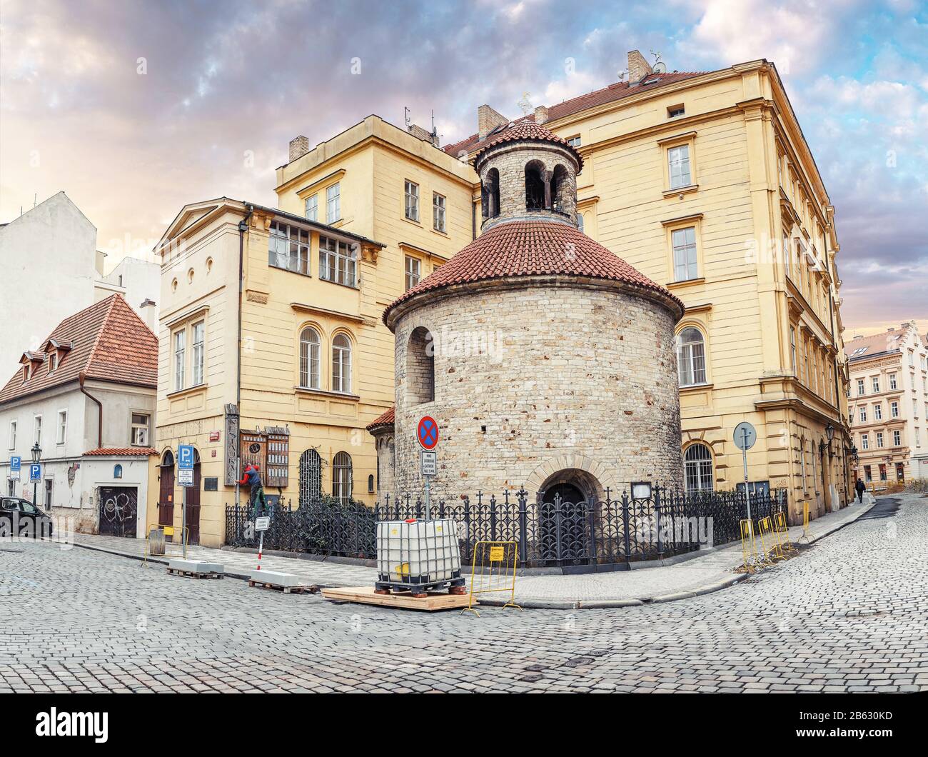 Prague, RÉPUBLIQUE TCHÈQUE - 18 MARS 2017 : la plus ancienne église romane Rotonde de la Sainte-Croix de Prague. Banque D'Images