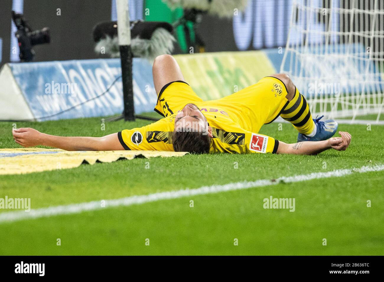 Mönchengladbach, Allemagne, Borussiapark, 7.03.2020: Raphael Guerreiro de Borussia Dortmund déçu lors du match de Bundesliga Borussia m'gladbach Banque D'Images
