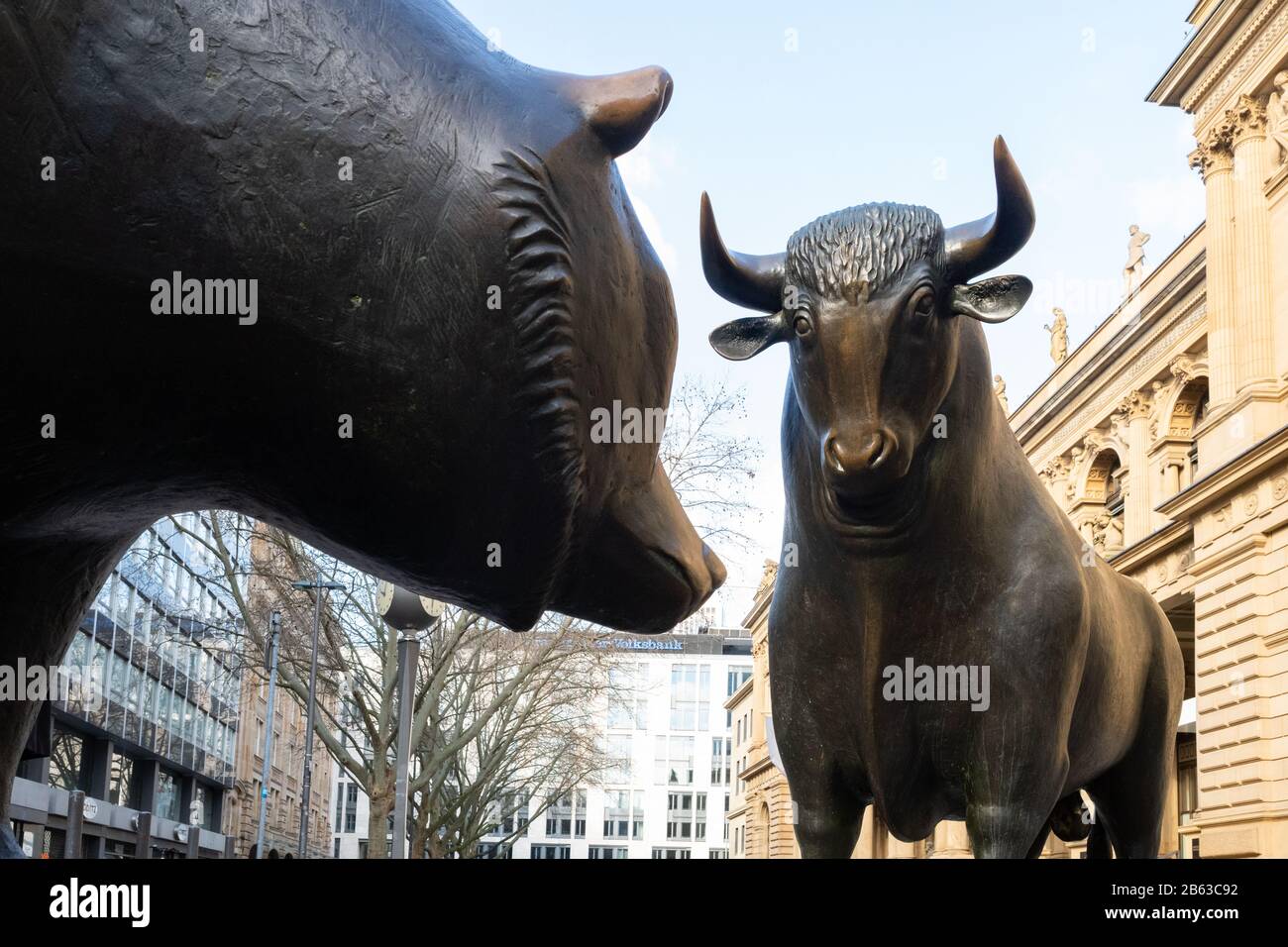 Statues de taureaux et d'ours en dehors de la bourse de Francfort, Allemagne, Europe Banque D'Images