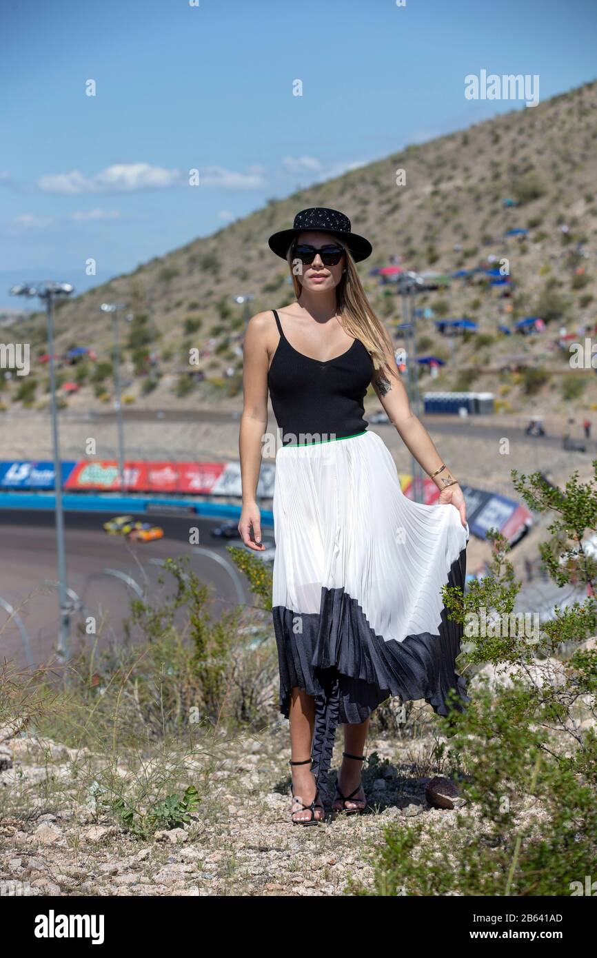 Avondale, Arizona, États-Unis. 8 mars 2020. Ashley Busch prend sur la piste pour le FanShield 500 à Phoenix Raceway à Avondale, Arizona. (Image De Crédit : © Logan Arce/Asp) Banque D'Images