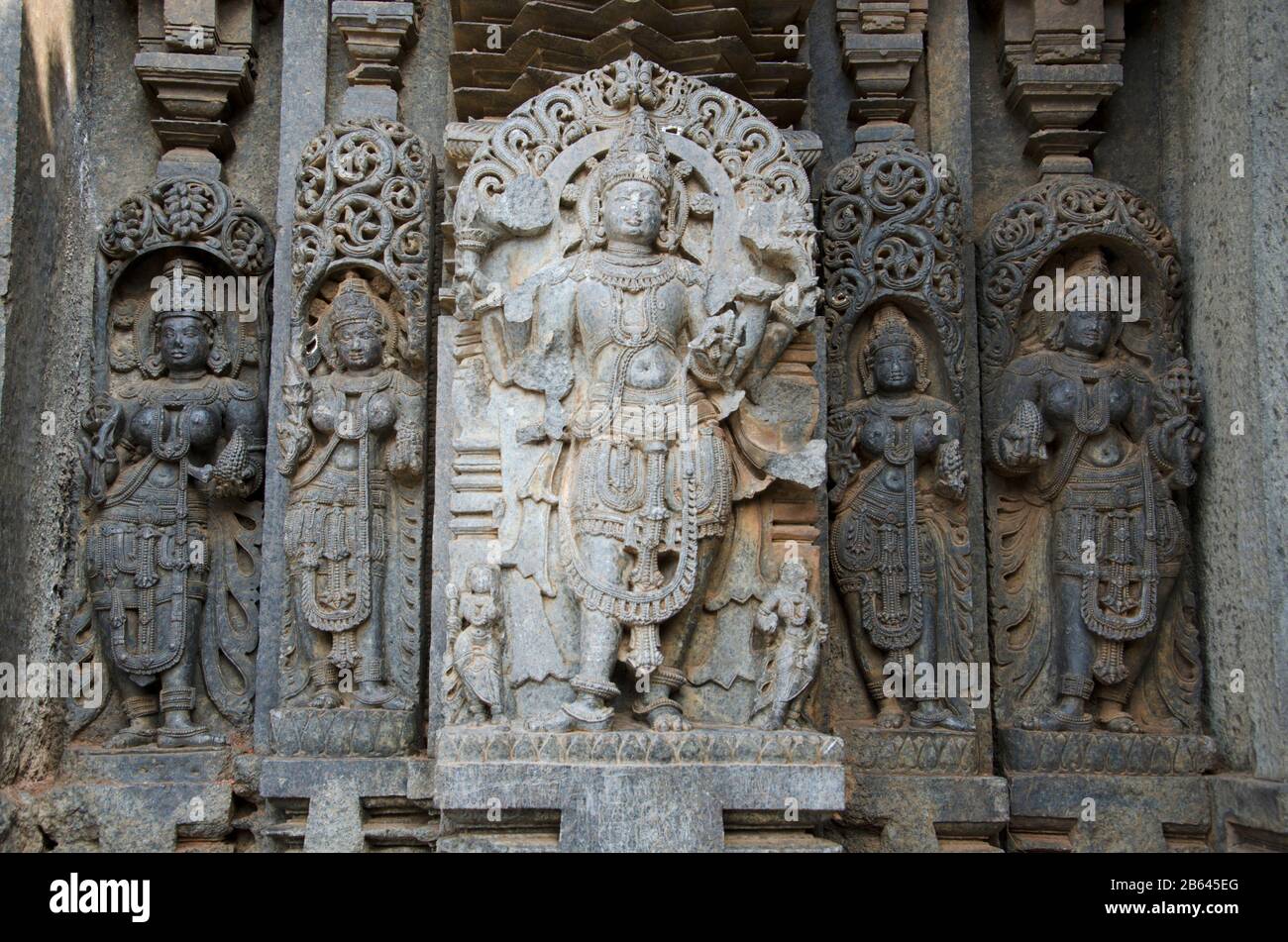 Les idoles sculptées dans le temple de Chennakesava sont un temple hindou de Vaishnava, Somanathapura, Karnataka, Inde Banque D'Images