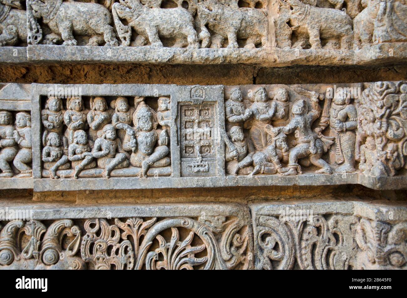 Les idoles sculptées dans le temple de Chennakesava sont un temple hindou de Vaishnava, Somanathapura, Karnataka, Inde Banque D'Images