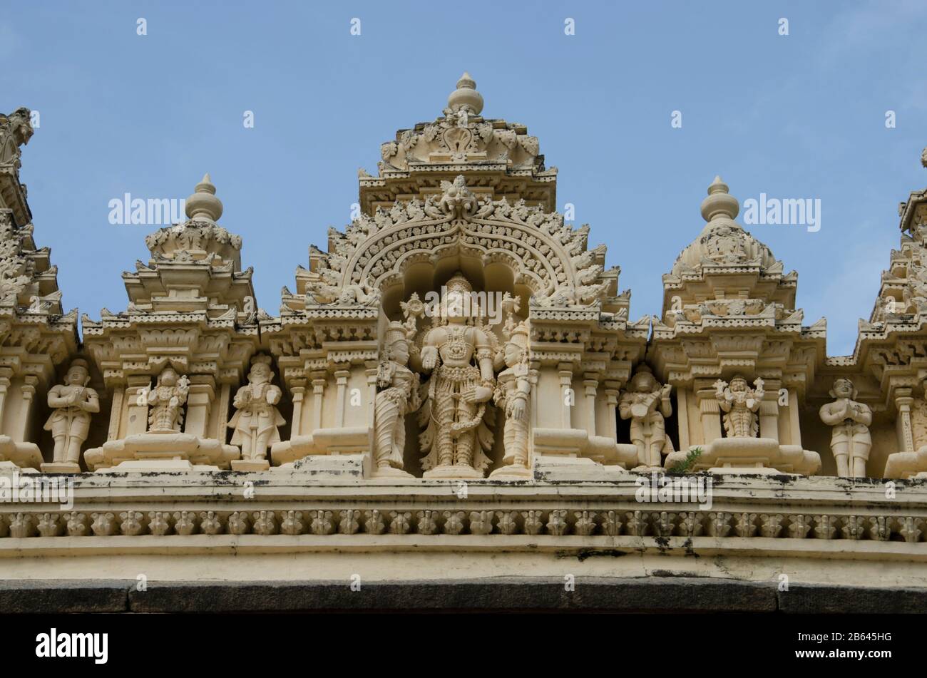 Idoles sculptées sur le mur extérieur du temple de Ranganathaswamy, Srirangapatna, Karnataka, Inde Banque D'Images