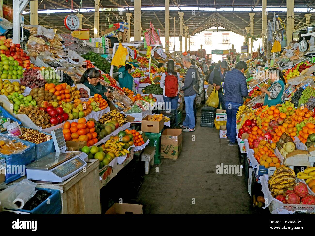 A l'intérieur du Mercado Central de San Pedro, marché local à Cusco du Pérou Banque D'Images