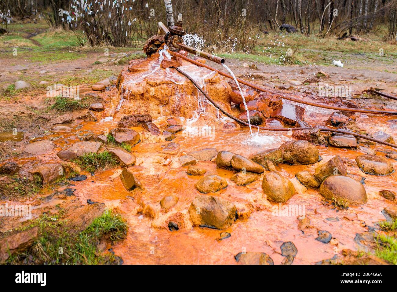 Source d'eau de seltzer curative minérale - Narzan, région d'Elbrus, Russie Banque D'Images