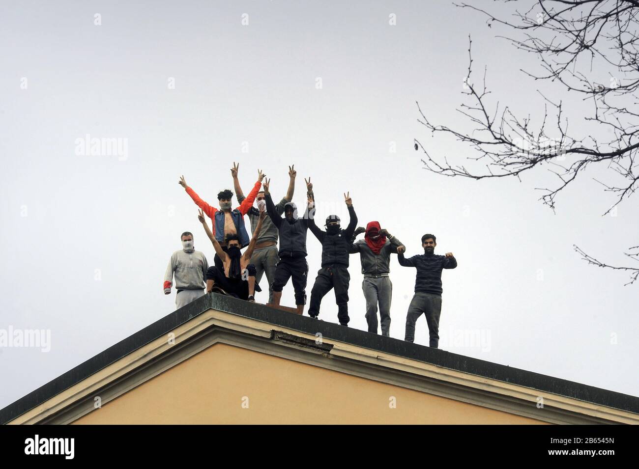 Urgence du coronavirus - Milan, 9 mars 2020, révolte des détenus de la prison de San Vittore pour protester contre le manque de précautions contre l'épidémie de coronavirus 19 et les nouvelles règles restrictives pour les parents en visite Banque D'Images