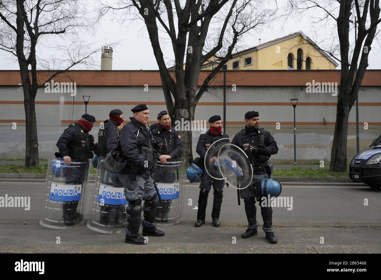 Urgence du coronavirus - Milan, 9 mars 2020, révolte des détenus de la prison de San Vittore pour protester contre le manque de précautions contre l'épidémie de coronavirus 19 et les nouvelles règles restrictives pour les parents en visite Banque D'Images