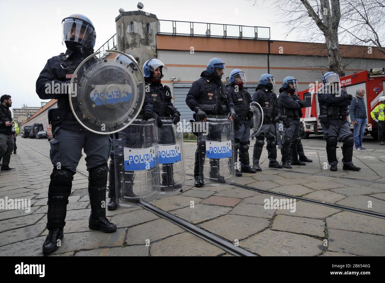 Urgence du coronavirus - Milan, 9 mars 2020, révolte des détenus de la prison de San Vittore pour protester contre le manque de précautions contre l'épidémie de coronavirus 19 et les nouvelles règles restrictives pour les parents en visite Banque D'Images