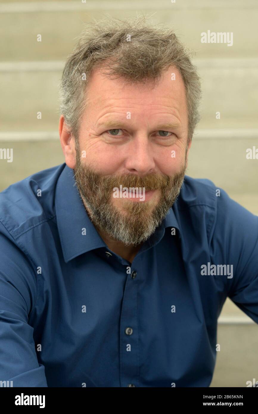 Francfort-sur-le-Main, DEU, 11.10.2018: Portrait Dirk Kniphals, né en 1963, rédacteur et auteur. Il a étudié la littérature et la philosophie. Dirk Knippals est rédacteur littéraire du "tageszeitung" depuis 1999 et vit à Berlin. Banque D'Images