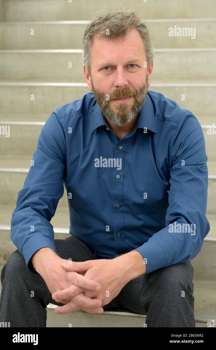Francfort-sur-le-Main, DEU, 11.10.2018: Portrait Dirk Kniphals, né en 1963, rédacteur et auteur. Il a étudié la littérature et la philosophie. Dirk Knippals est rédacteur littéraire du "tageszeitung" depuis 1999 et vit à Berlin. Banque D'Images
